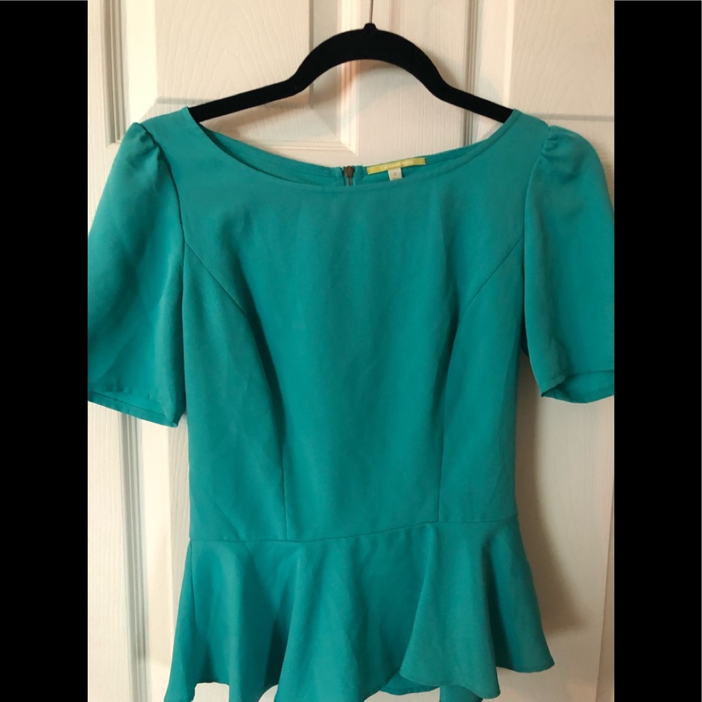 Gianni Bini  top. Emerald green color. Great condition. Size 2